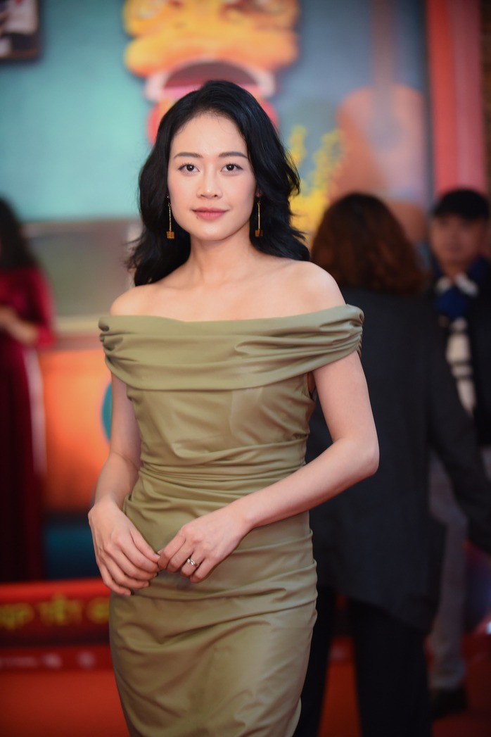 Anh Tú - Diệu Nhi mặc thường phục, kéo vali đến sự kiện- Ảnh 14. Anh Tú - Diệu Nhi mặc thường phục, kéo vali đến sự kiện- Ảnh 14.