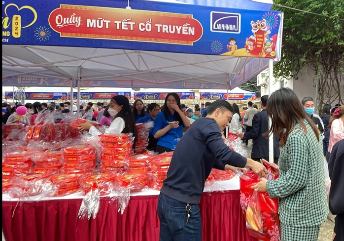 "Xuân yêu thương" cho hơn 1.000 bệnh nhi đón Tết ở bệnh viện- Ảnh 3. "Xuân yêu thương" cho hơn 1.000 bệnh nhi đón Tết ở bệnh viện- Ảnh 3.