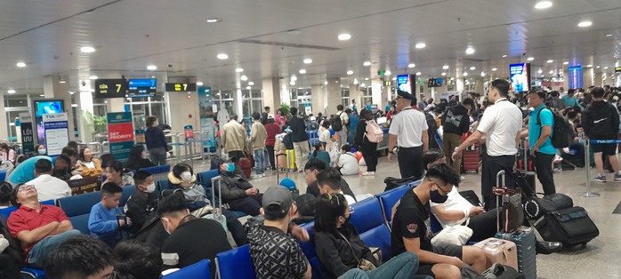 Hành khách bất ngờ khi được nhận 1 triệu đồng khi chuyến bay trễ 4 giờ- Ảnh 3. Hành khách bất ngờ khi được nhận 1 triệu đồng khi chuyến bay trễ 4 giờ- Ảnh 3.
