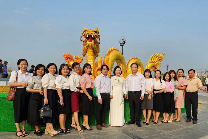 Bình Dương trình làng 2 linh vật rồng được khen "10 điểm, không có nhưng"- Ảnh 4. Bình Dương trình làng 2 linh vật rồng được khen "10 điểm, không có nhưng"- Ảnh 4.