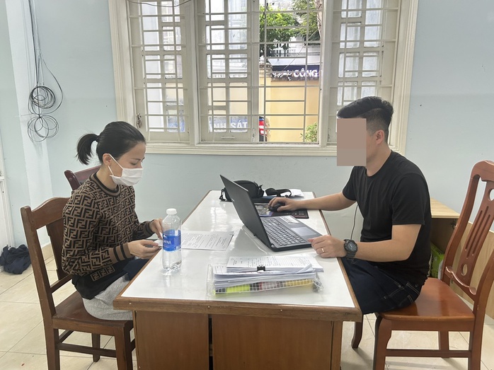 Thấy đồng nghiệp gặp khó, người phụ nữ lừa lấy 6,6 tỉ đồng- Ảnh 1. Thấy đồng nghiệp gặp khó, người phụ nữ lừa lấy 6,6 tỉ đồng- Ảnh 1.