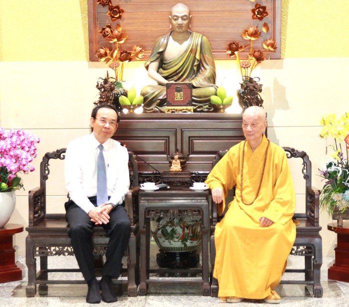 Bí thư Nguyễn Văn Nên thăm, chúc Tết Hòa thượng Thích Trí Quảng- Ảnh 1. Bí thư Nguyễn Văn Nên thăm, chúc Tết Hòa thượng Thích Trí Quảng- Ảnh 1.