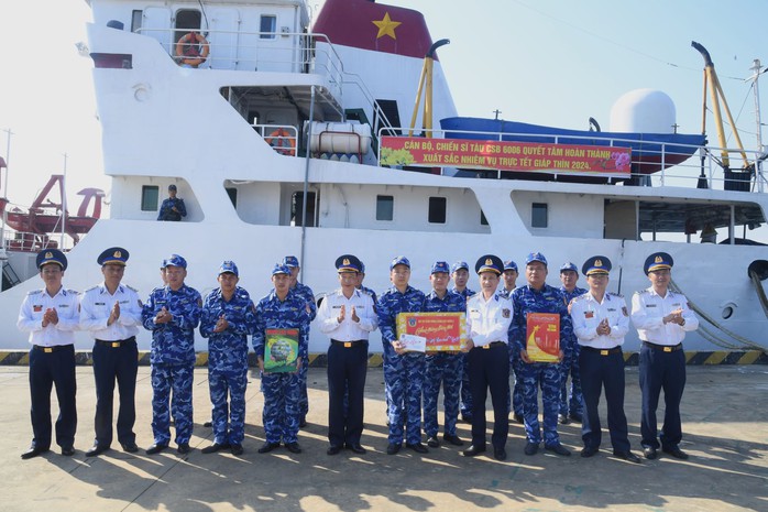 Tàu cảnh sát biển lên đường thực hiện nhiệm vụ trực Tết- Ảnh 1. Tàu cảnh sát biển lên đường thực hiện nhiệm vụ trực Tết- Ảnh 1.