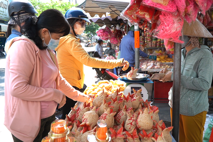 TP HCM: Món bánh đặc biệt chỉ bán dịp Tết Nguyên đán- Ảnh 1. TP HCM: Món bánh đặc biệt chỉ bán dịp Tết Nguyên đán- Ảnh 1.