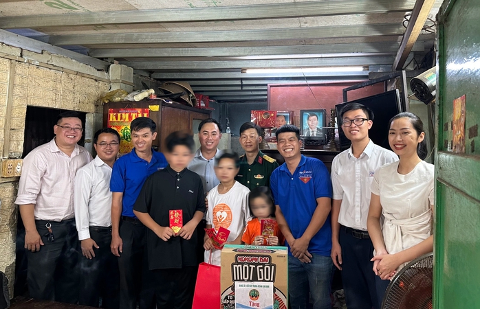 Công dân trẻ tiêu biểu TP HCM chăm lo Tết cho trẻ mồ côi do dịch COVID-19- Ảnh 1. Công dân trẻ tiêu biểu TP HCM chăm lo Tết cho trẻ mồ côi do dịch COVID-19- Ảnh 1.