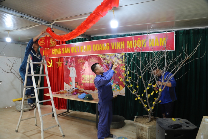 VIDEO: Đội công binh "mũ nồi xanh" thi gói bánh chưng đón Tết tại châu Phi- Ảnh 6. VIDEO: Đội công binh "mũ nồi xanh" thi gói bánh chưng đón Tết tại châu Phi- Ảnh 6.