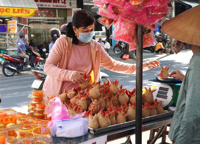 TP HCM: Món bánh đặc biệt chỉ bán dịp Tết Nguyên đán- Ảnh 10. TP HCM: Món bánh đặc biệt chỉ bán dịp Tết Nguyên đán- Ảnh 10.
