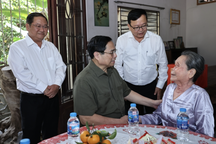 Thủ tướng Phạm Minh Chính tặng quà, chúc Tết người dân tại Cần Thơ- Ảnh 11. Thủ tướng Phạm Minh Chính tặng quà, chúc Tết người dân tại Cần Thơ- Ảnh 11.