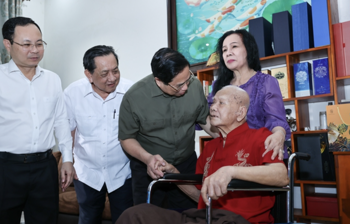 Thủ tướng Phạm Minh Chính tặng quà, chúc Tết người dân tại Cần Thơ- Ảnh 10. Thủ tướng Phạm Minh Chính tặng quà, chúc Tết người dân tại Cần Thơ- Ảnh 10.