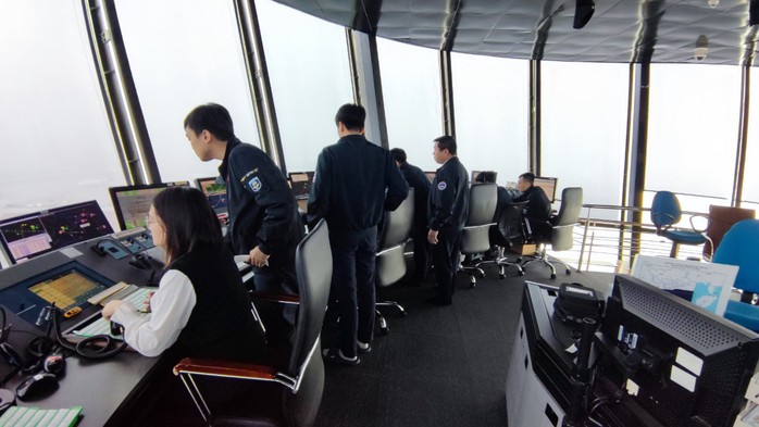 Sương mù dày đặc tại sân bay Nội Bài, ngành hàng không họp khẩn- Ảnh 2. Sương mù dày đặc tại sân bay Nội Bài, ngành hàng không họp khẩn- Ảnh 2.