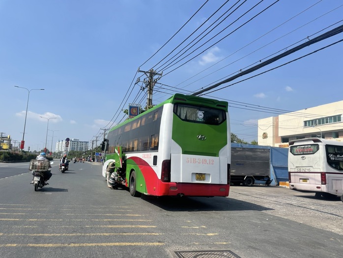 Người dân TP HCM ùn ùn về quê ăn Tết- Ảnh 8. Người dân TP HCM ùn ùn về quê ăn Tết- Ảnh 8.