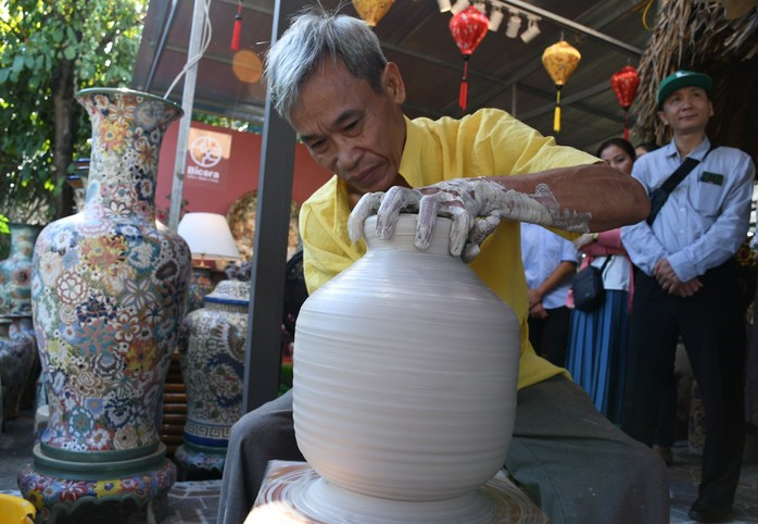 Đánh thức gốm Biên Hòa- Ảnh 1. Đánh thức gốm Biên Hòa- Ảnh 1.