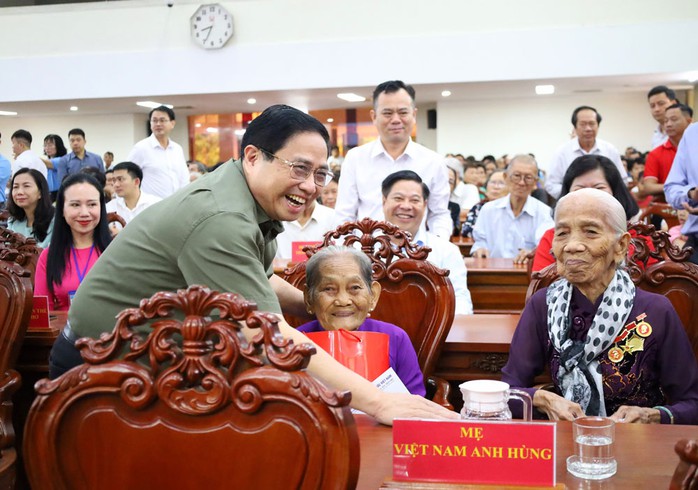 Thủ tướng Phạm Minh Chính thăm hỏi và chúc Tết các Mẹ Việt Nam anh hùng ở TP Cần Thơ Ảnh: CA LINH Thủ tướng Phạm Minh Chính thăm hỏi và chúc Tết các Mẹ Việt Nam anh hùng ở TP Cần Thơ Ảnh: CA LINH