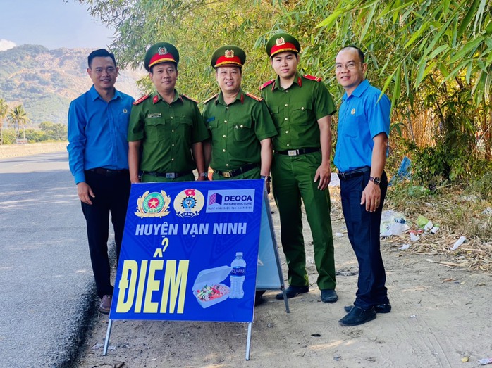 Công đoàn hỗ trợ người dân về quê đón Tết- Ảnh 6. Công đoàn hỗ trợ người dân về quê đón Tết- Ảnh 6.
