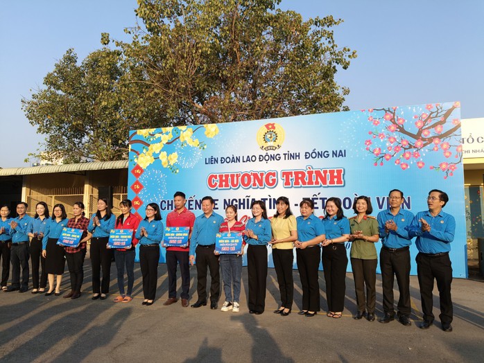 Đồng Nai đưa hàng ngàn công nhân về quê ăn Tết miễn phí- Ảnh 2. Đồng Nai đưa hàng ngàn công nhân về quê ăn Tết miễn phí- Ảnh 2.