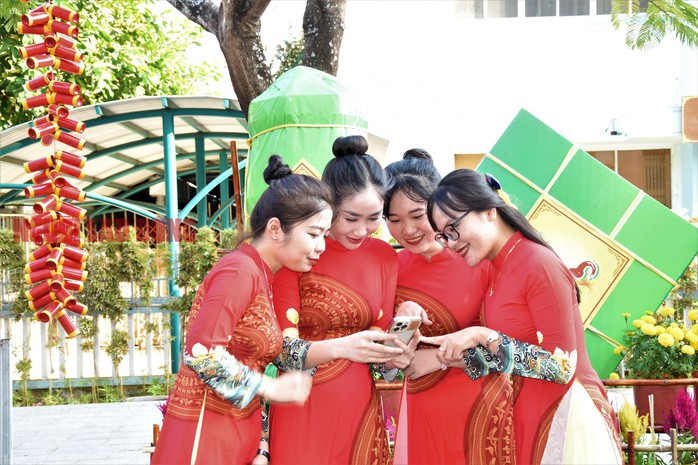 CLIP: Độc đáo “Chợ quê ngày Tết” giữa lòng thành phố- Ảnh 20. CLIP: Độc đáo “Chợ quê ngày Tết” giữa lòng thành phố- Ảnh 20.