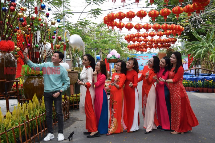 CLIP: Độc đáo “Chợ quê ngày Tết” giữa lòng thành phố- Ảnh 26. CLIP: Độc đáo “Chợ quê ngày Tết” giữa lòng thành phố- Ảnh 26.