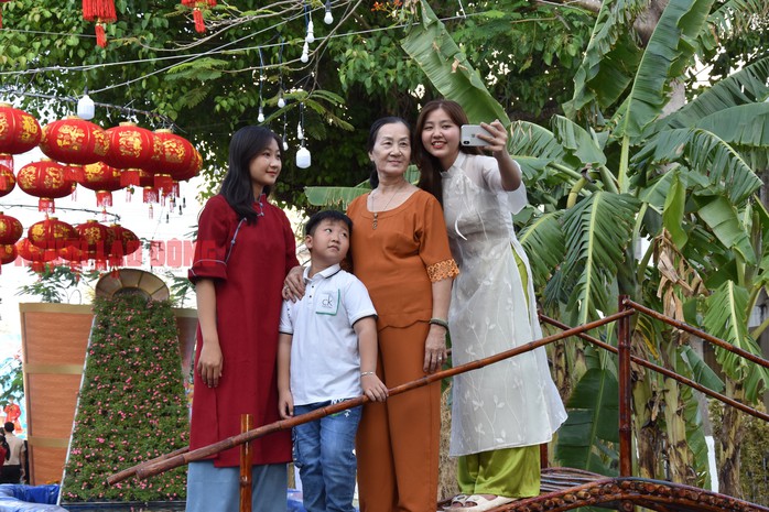 CLIP: Độc đáo “Chợ quê ngày Tết” giữa lòng thành phố- Ảnh 17. CLIP: Độc đáo “Chợ quê ngày Tết” giữa lòng thành phố- Ảnh 17.