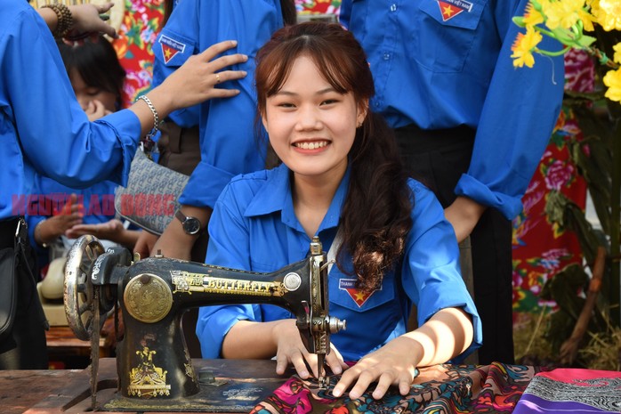 CLIP: Độc đáo “Chợ quê ngày Tết” giữa lòng thành phố- Ảnh 21. CLIP: Độc đáo “Chợ quê ngày Tết” giữa lòng thành phố- Ảnh 21.