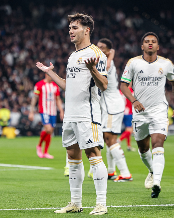 Gỡ hòa phút bù giờ, Atletico ngăn Real Madrid hưởng niềm vui- Ảnh 2. Gỡ hòa phút bù giờ, Atletico ngăn Real Madrid hưởng niềm vui- Ảnh 2.