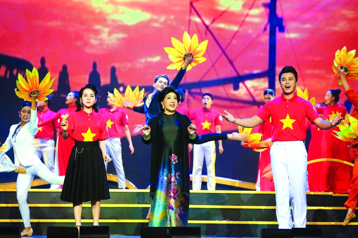 Hương sắc mới của Mai vàng- Ảnh 2. Hương sắc mới của Mai vàng- Ảnh 2.