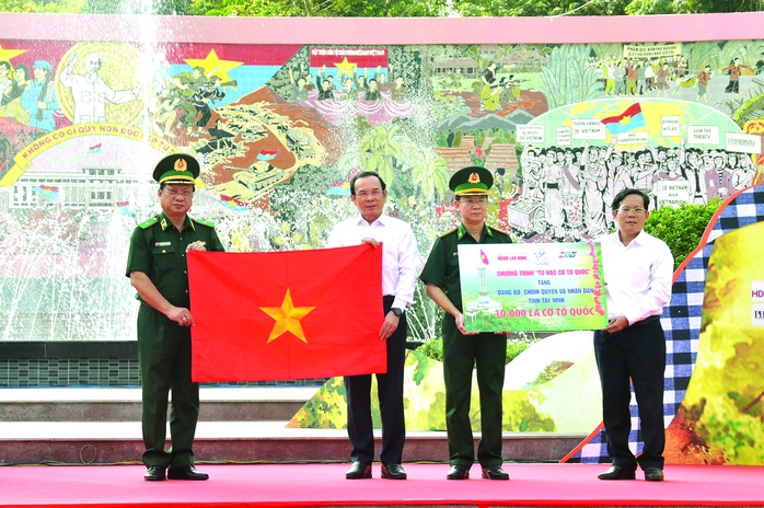 “Tự hào cờ Tổ quốc”: Không ngừng nỗ lực, sáng tạo- Ảnh 2. “Tự hào cờ Tổ quốc”: Không ngừng nỗ lực, sáng tạo- Ảnh 2.