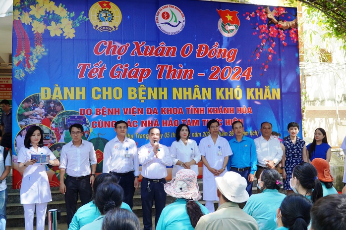 "Phiên chợ Tết 0 đồng" đến với bệnh nhân khó khăn Khánh Hòa- Ảnh 1. "Phiên chợ Tết 0 đồng" đến với bệnh nhân khó khăn Khánh Hòa- Ảnh 1.