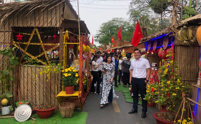 CLIP: Độc đáo “Chợ quê ngày Tết” giữa lòng thành phố- Ảnh 14. CLIP: Độc đáo “Chợ quê ngày Tết” giữa lòng thành phố- Ảnh 14.