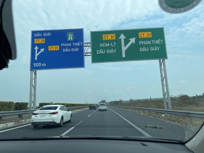 Hình ảnh giao thông hơn 200 km cao tốc từ TP HCM về miền Trung hôm nay- Ảnh 4. Hình ảnh giao thông hơn 200 km cao tốc từ TP HCM về miền Trung hôm nay- Ảnh 4.