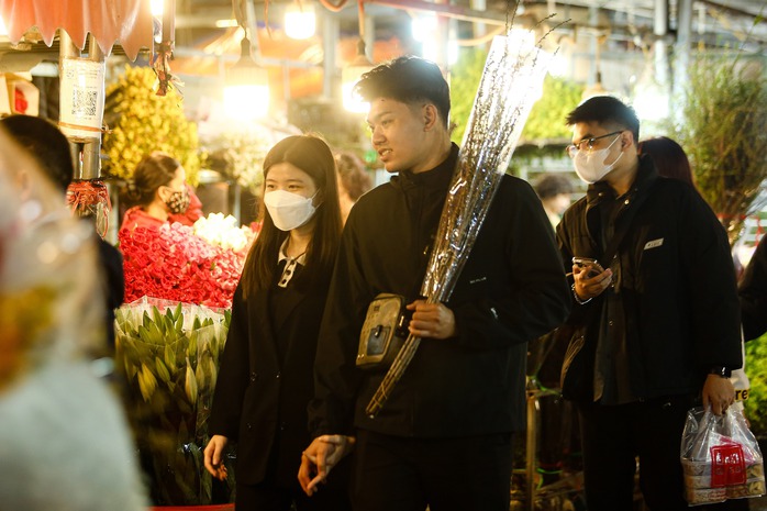 Chợ hoa Quảng Bá nhộn nhịp những ngày cận Tết Giáp Thìn 2024- Ảnh 11. Chợ hoa Quảng Bá nhộn nhịp những ngày cận Tết Giáp Thìn 2024- Ảnh 11.