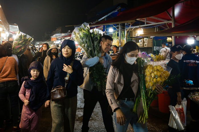 Chợ hoa Quảng Bá nhộn nhịp những ngày cận Tết Giáp Thìn 2024- Ảnh 13. Chợ hoa Quảng Bá nhộn nhịp những ngày cận Tết Giáp Thìn 2024- Ảnh 13.