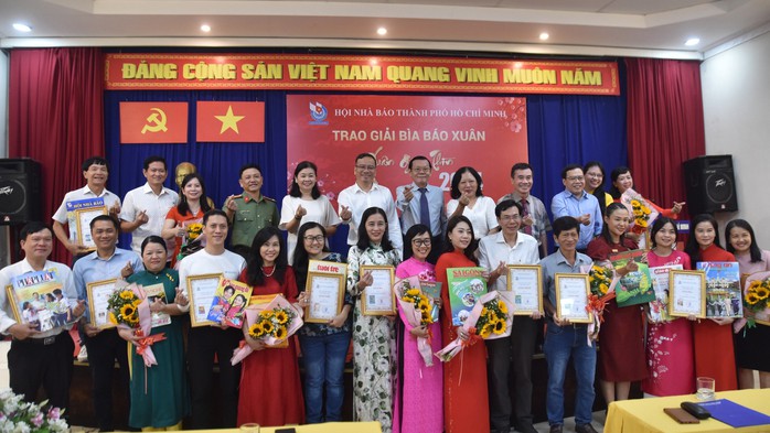 Báo Người Lao Động đoạt giải nhì Giải Bìa báo Xuân Giáp Thìn 2024- Ảnh 5.