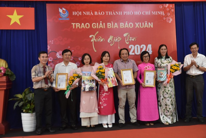 Báo Người Lao Động đoạt giải nhì Giải Bìa báo Xuân Giáp Thìn 2024- Ảnh 3.