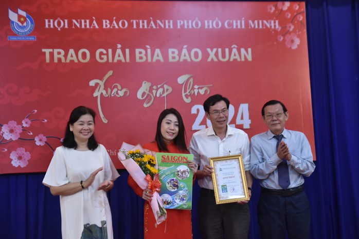 Báo Người Lao Động đoạt giải nhì Giải Bìa báo Xuân Giáp Thìn 2024- Ảnh 6.