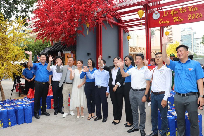 Công nhân xúc động khi về quê trên những “Chuyến xe 0 đồng”- Ảnh 6. Công nhân xúc động khi về quê trên những “Chuyến xe 0 đồng”- Ảnh 6.