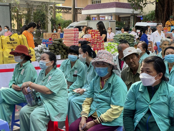 "Phiên chợ Tết 0 đồng" đến với bệnh nhân khó khăn Khánh Hòa- Ảnh 2. "Phiên chợ Tết 0 đồng" đến với bệnh nhân khó khăn Khánh Hòa- Ảnh 2.
