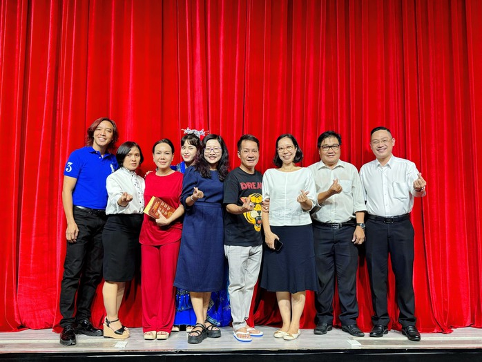 NSƯT Phương Hồng Thủy, Hà Mỹ Xuân xúc động nhận quà Tết của Ủy ban về người Việt Nam ở nước ngoài- Ảnh 6. NSƯT Phương Hồng Thủy, Hà Mỹ Xuân xúc động nhận quà Tết của Ủy ban về người Việt Nam ở nước ngoài- Ảnh 6.