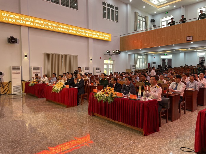 Cầu truyền hình chúc Tết huyện đảo Trường Sa- Ảnh 4. Cầu truyền hình chúc Tết huyện đảo Trường Sa- Ảnh 4.