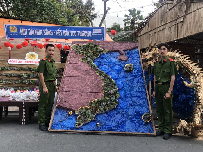 CLIP: Độc đáo “Chợ quê ngày Tết” giữa lòng thành phố- Ảnh 13. CLIP: Độc đáo “Chợ quê ngày Tết” giữa lòng thành phố- Ảnh 13.
