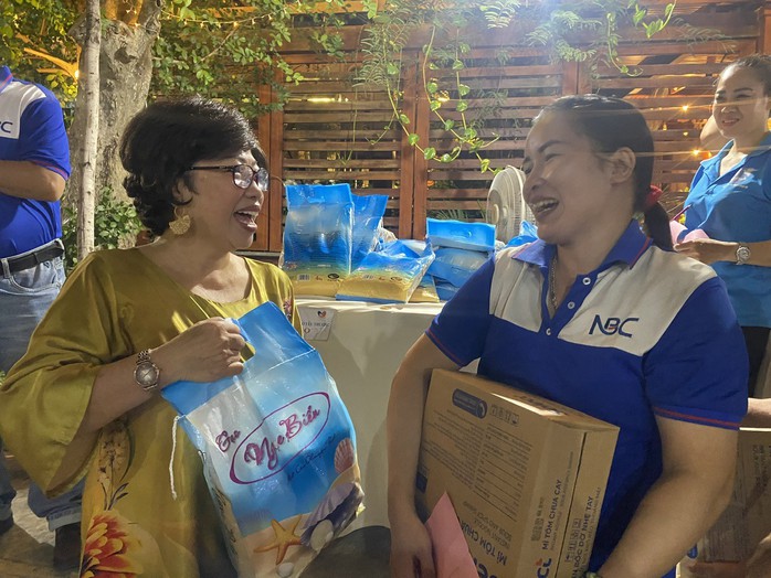 Tết yêu thương đến với công nhân không có điều kiện về quê- Ảnh 6. Tết yêu thương đến với công nhân không có điều kiện về quê- Ảnh 6.