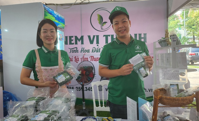 VIDEO: Đặc sản nem chua Thanh Hóa "cháy hàng" dịp Tết- Ảnh 3. VIDEO: Đặc sản nem chua Thanh Hóa "cháy hàng" dịp Tết- Ảnh 3.