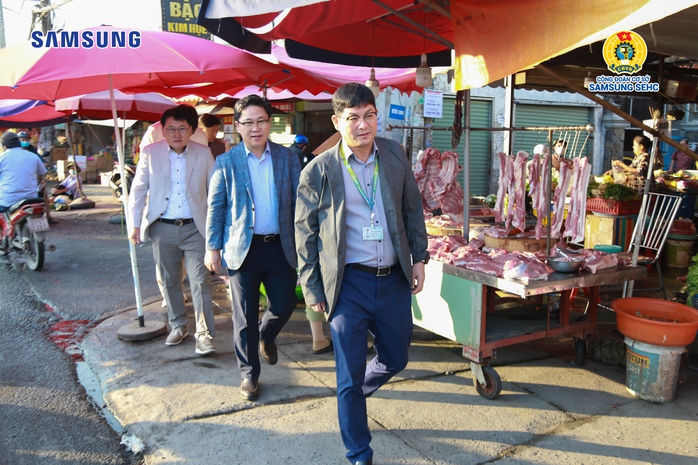 Tổng Giám đốc Hàn Quốc đến tận nhà trọ thăm công nhân- Ảnh 2.