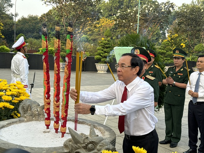 Bí thư Nguyễn Văn Nên dâng hoa, dâng hương các anh hùng liệt sĩ- Ảnh 3. Bí thư Nguyễn Văn Nên dâng hoa, dâng hương các anh hùng liệt sĩ- Ảnh 3.