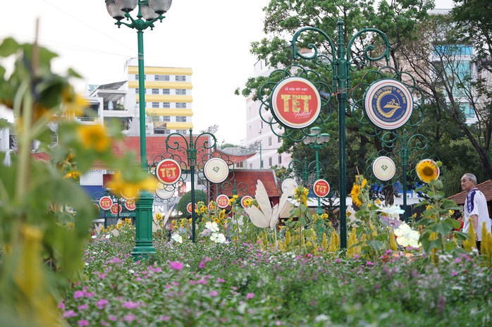 Nhiều tour Tết khóa sổ, khách chuộng đi nước ngoài- Ảnh 1. Nhiều tour Tết khóa sổ, khách chuộng đi nước ngoài- Ảnh 1.