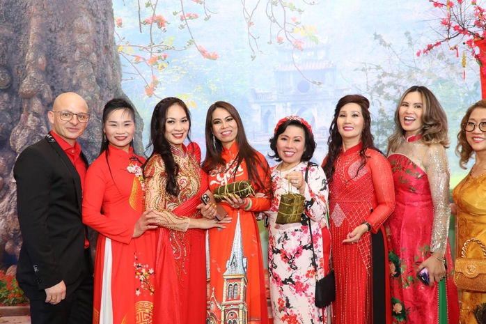 Tết cộng đồng - ngày hội trọn vẹn của kiều bào- Ảnh 27. Tết cộng đồng - ngày hội trọn vẹn của kiều bào- Ảnh 27.