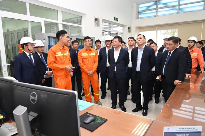 Bộ trưởng Nguyễn Hồng Diên: Sẽ sửa đổi các Nghị định 83, 95 và 80 về kinh doanh xăng dầu- Ảnh 3. Bộ trưởng Nguyễn Hồng Diên: Sẽ sửa đổi các Nghị định 83, 95 và 80 về kinh doanh xăng dầu- Ảnh 3.