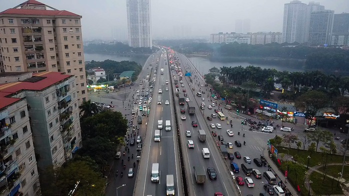 Giao thông Hà Nội ùn tắc chiều ngày 27 Tết- Ảnh 3. Giao thông Hà Nội ùn tắc chiều ngày 27 Tết- Ảnh 3.