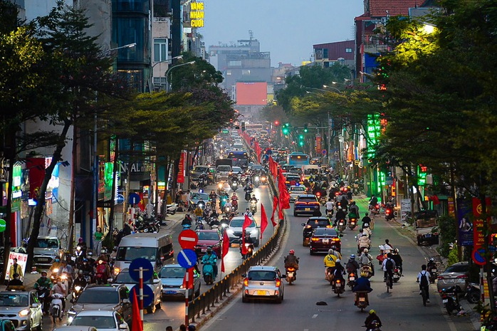 Giao thông Hà Nội ùn tắc chiều ngày 27 Tết- Ảnh 11. Giao thông Hà Nội ùn tắc chiều ngày 27 Tết- Ảnh 11.