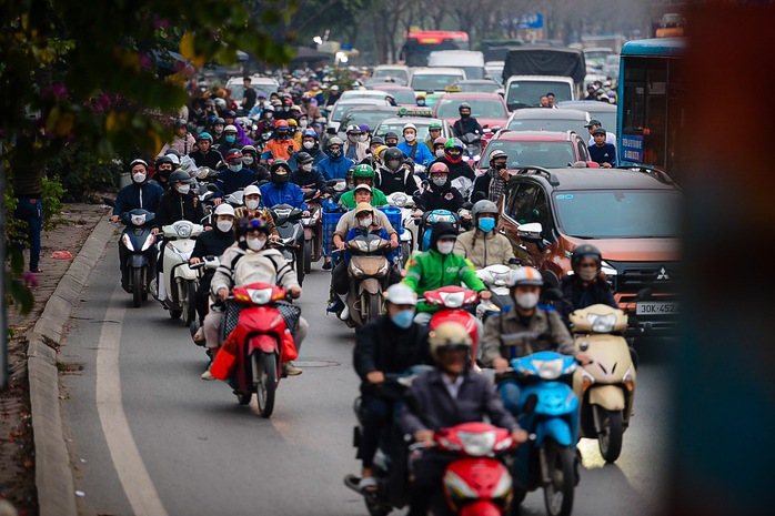 Giao thông Hà Nội ùn tắc chiều ngày 27 Tết- Ảnh 7. Giao thông Hà Nội ùn tắc chiều ngày 27 Tết- Ảnh 7.