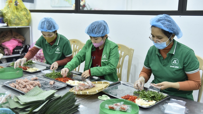 VIDEO: Đặc sản nem chua Thanh Hóa "cháy hàng" dịp Tết- Ảnh 2. VIDEO: Đặc sản nem chua Thanh Hóa "cháy hàng" dịp Tết- Ảnh 2.